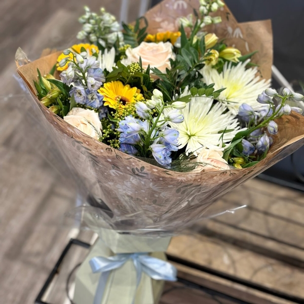 Blue and Yellow mix (No Lilies)