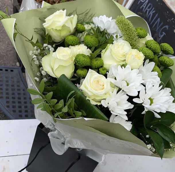 White and Green Mix (No lilies)